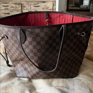Louis Vuitton Damier Neverfull
Inside pocket worn out zipped it looks new